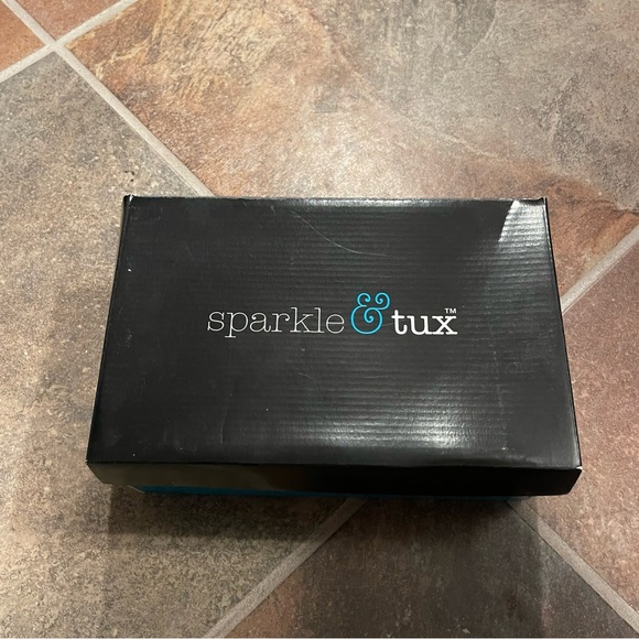 BUNDLE Girls white dress shoes with 2 pairs of socks and box - Picture 13 of 13